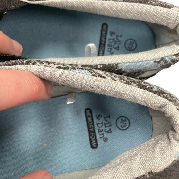 Lily and Dan Memory Foam Canvas Tire Tracks Sneakers Size 2 / 3 - Picture 6 of 7